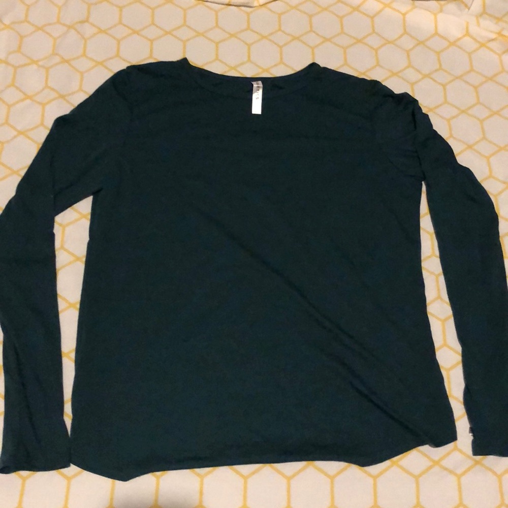 Long sleeve open back work out top